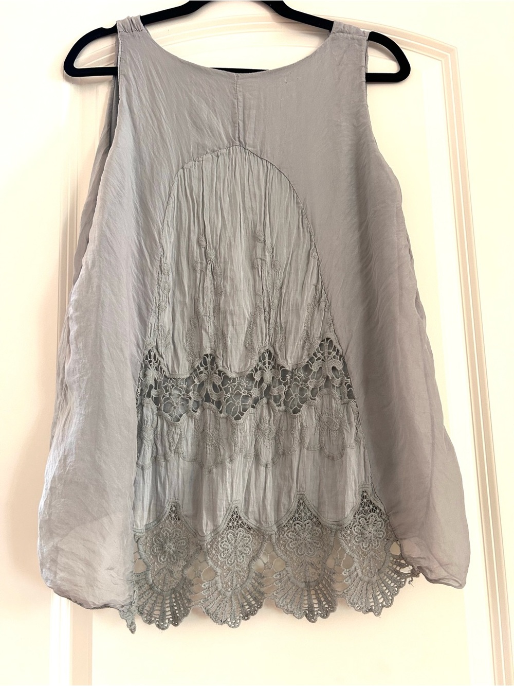 Guisy Silk Made in Italy Boho Lace Embroidered tank top. Luxury. Festival. EUC.
